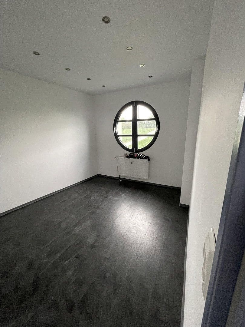 Pronájem nebytového prostoru 260 m², Ditzingen, Bádensko-Württembersko Pronájem nebytového prostoru 260 m², Ditzingen, Bádensko-Württembersko