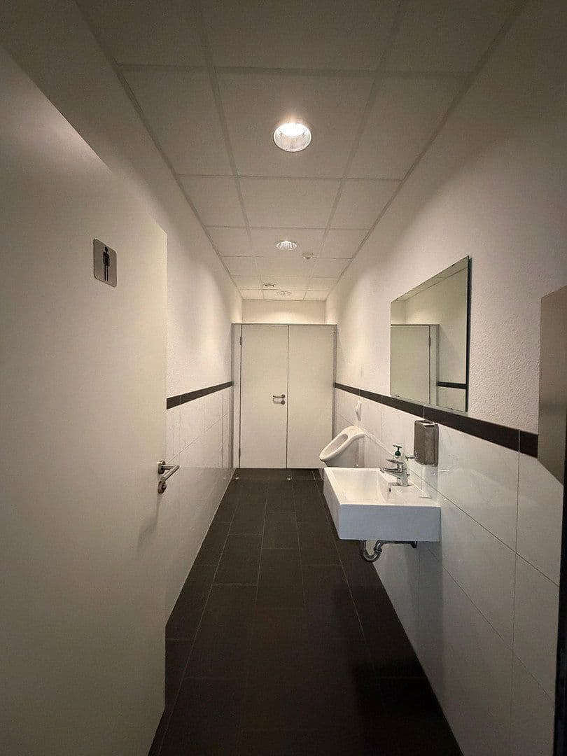 Pronájem nebytového prostoru 446 m², Mackenstedter Straße 8, Stuhr, Dolní Sasko Pronájem nebytového prostoru 446 m², Mackenstedter Straße 8, Stuhr, Dolní Sasko