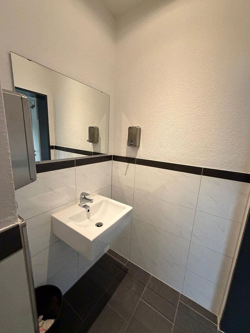 Pronájem nebytového prostoru 446 m², Mackenstedter Straße 8, Stuhr, Dolní Sasko Pronájem nebytového prostoru 446 m², Mackenstedter Straße 8, Stuhr, Dolní Sasko