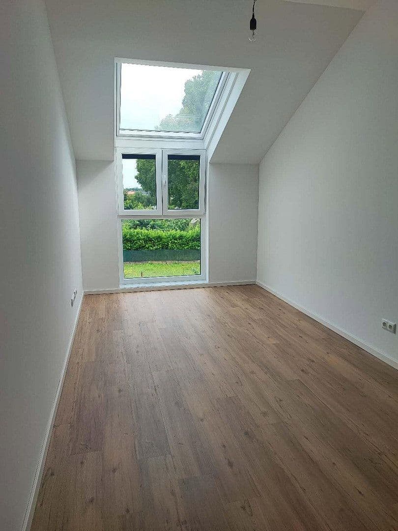 Pronájem domu 112 m², pozemek 151 m², Am Neufeld 34b, Frankfurt am Main, Hessen Pronájem domu 112 m², pozemek 151 m², Am Neufeld 34b, Frankfurt am Main, Hessen
