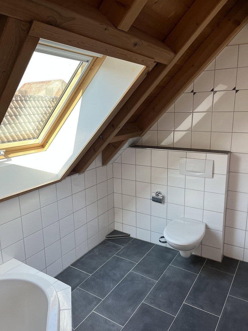Pronájem bytu 2+1 125 m², Ehrenkirchen, Bádensko-Württembersko Pronájem bytu 2+1 125 m², Ehrenkirchen, Bádensko-Württembersko