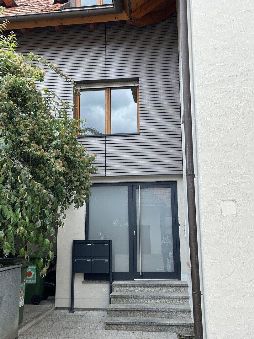 Pronájem bytu 2+1 125 m², Ehrenkirchen, Bádensko-Württembersko Pronájem bytu 2+1 125 m², Ehrenkirchen, Bádensko-Württembersko