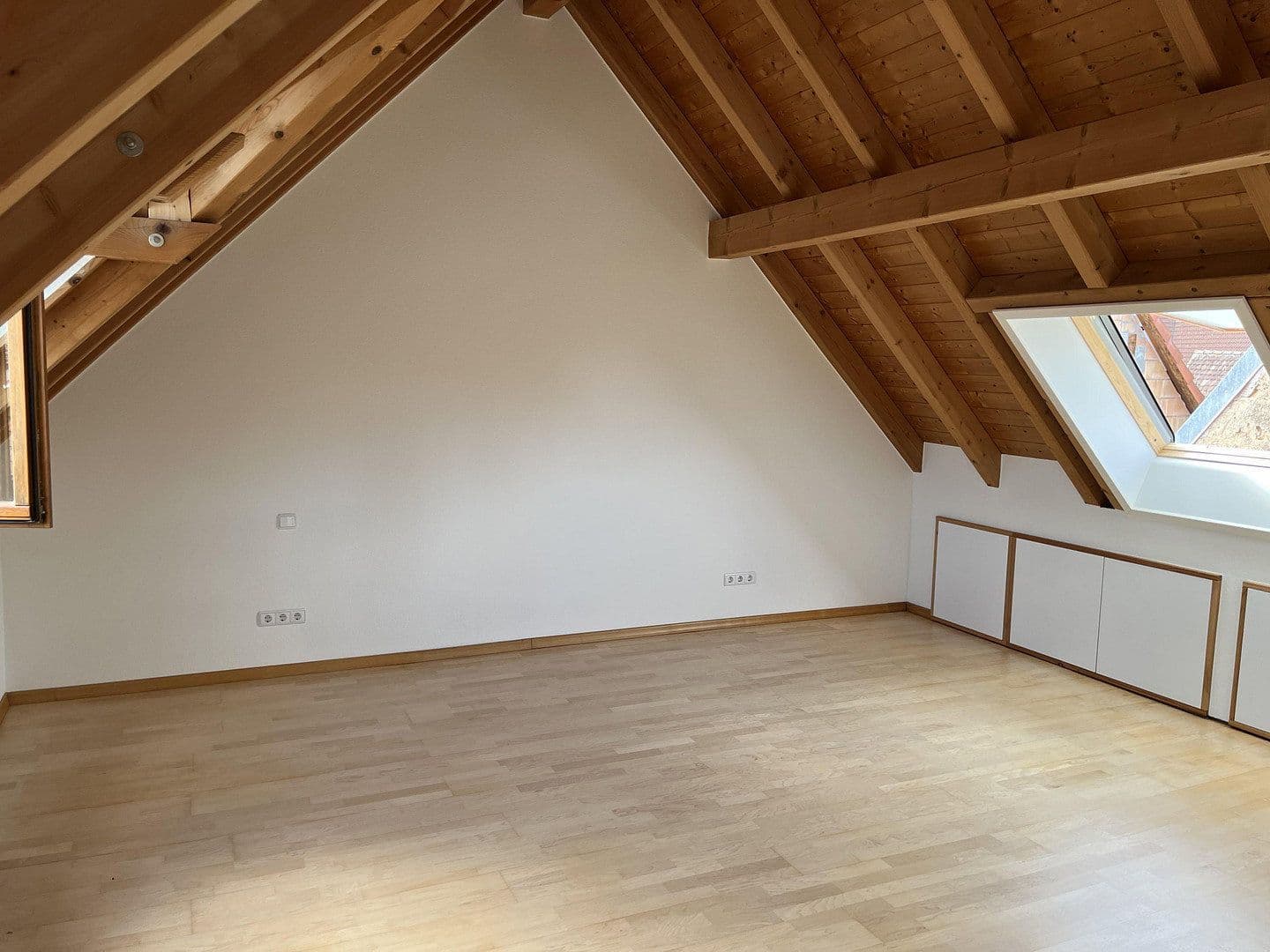 Pronájem bytu 2+1 125 m², Ehrenkirchen, Bádensko-Württembersko Pronájem bytu 2+1 125 m², Ehrenkirchen, Bádensko-Württembersko