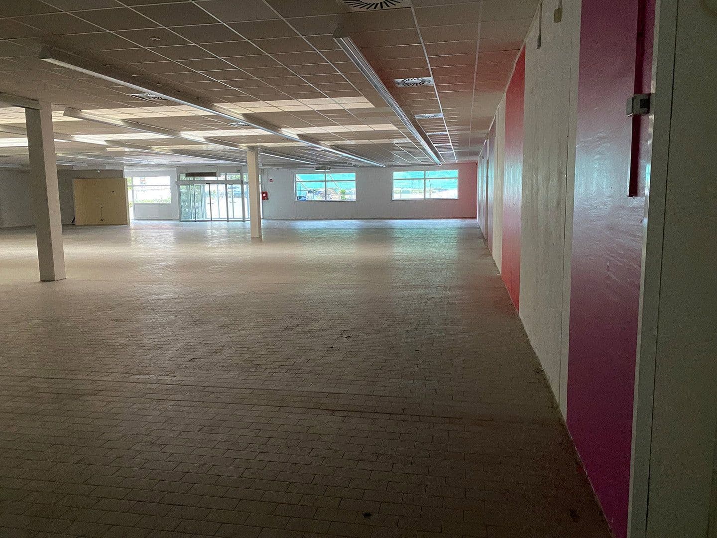 Pronájem nebytového prostoru 6.891 m², Bahnhofstraße 52, Dassel, Dolní Sasko Pronájem nebytového prostoru 6.891 m², Bahnhofstraße 52, Dassel, Dolní Sasko
