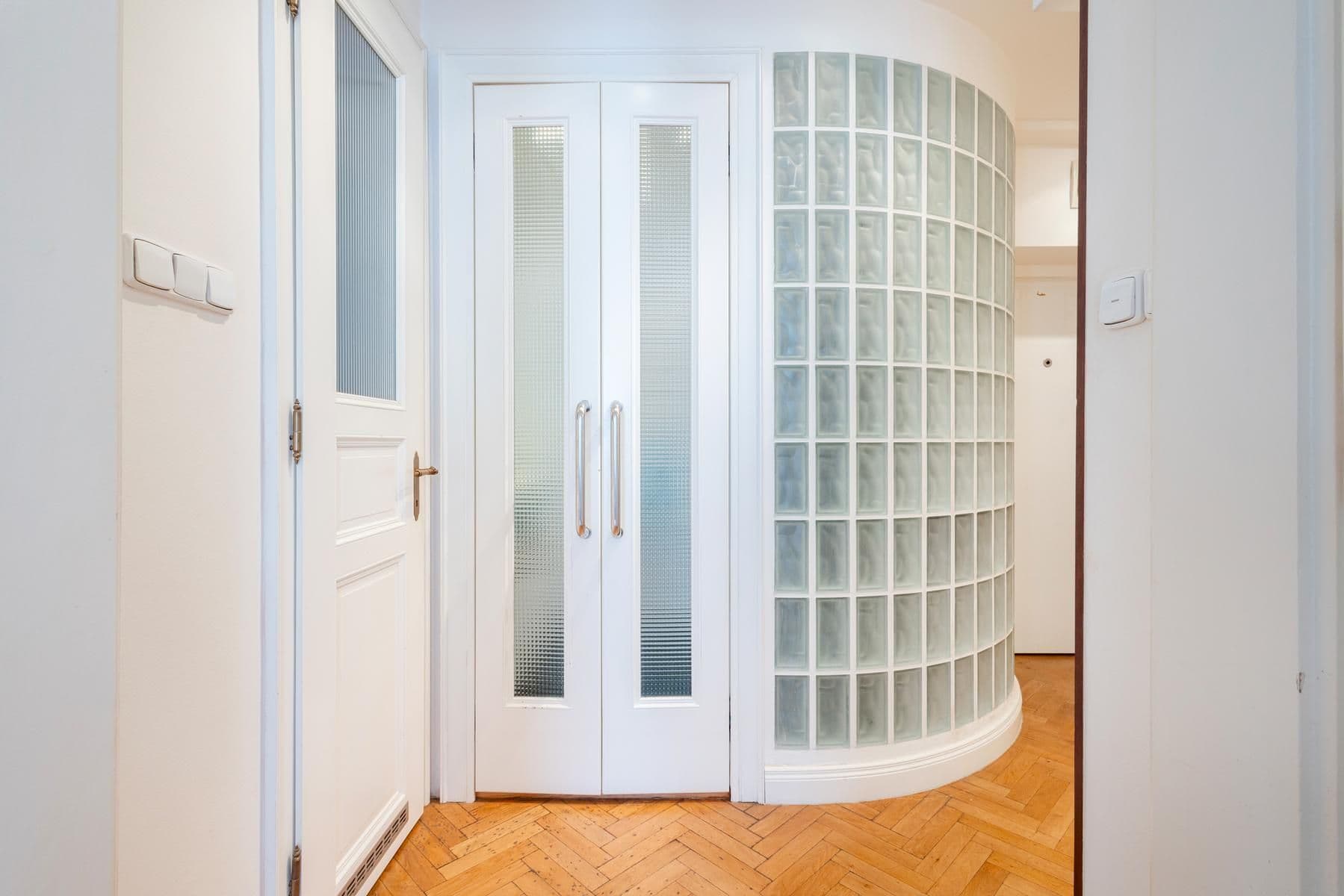 Prodej bytu 2+kk 55 m², Plaská, Praha, Praha Prodej bytu 2+kk 55 m², Plaská, Praha, Praha