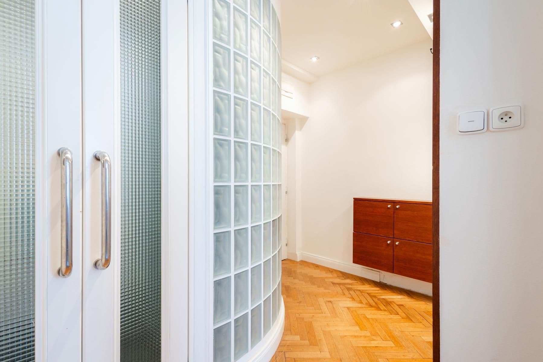 Prodej bytu 2+kk 55 m², Plaská, Praha, Praha Prodej bytu 2+kk 55 m², Plaská, Praha, Praha