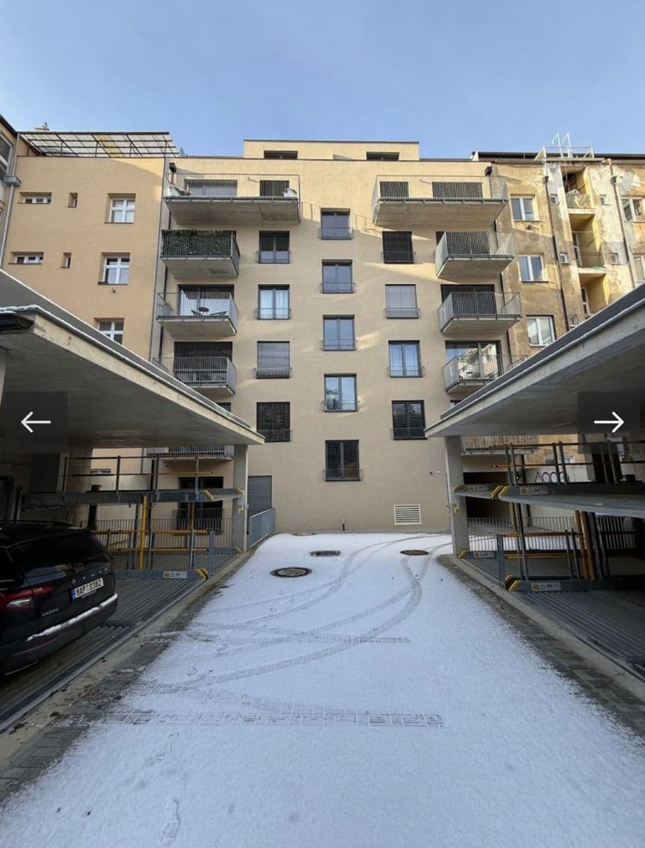 Pronájem garáže 13 m², Kloboučnická, Praha, Praha Pronájem garáže 13 m², Kloboučnická, Praha, Praha