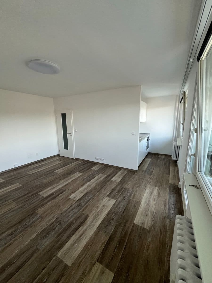 Pronájem bytu 1+1 38 m², Jižní, Semily, Liberecký kraj Pronájem bytu 1+1 38 m², Jižní, Semily, Liberecký kraj