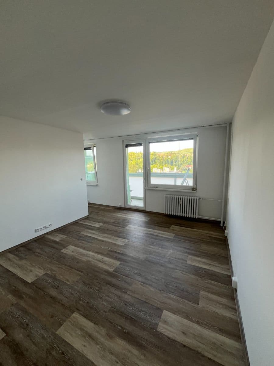 Pronájem bytu 1+1 38 m², Jižní, Semily, Liberecký kraj Pronájem bytu 1+1 38 m², Jižní, Semily, Liberecký kraj
