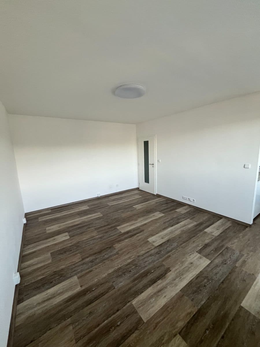 Pronájem bytu 1+1 38 m², Jižní, Semily, Liberecký kraj Pronájem bytu 1+1 38 m², Jižní, Semily, Liberecký kraj