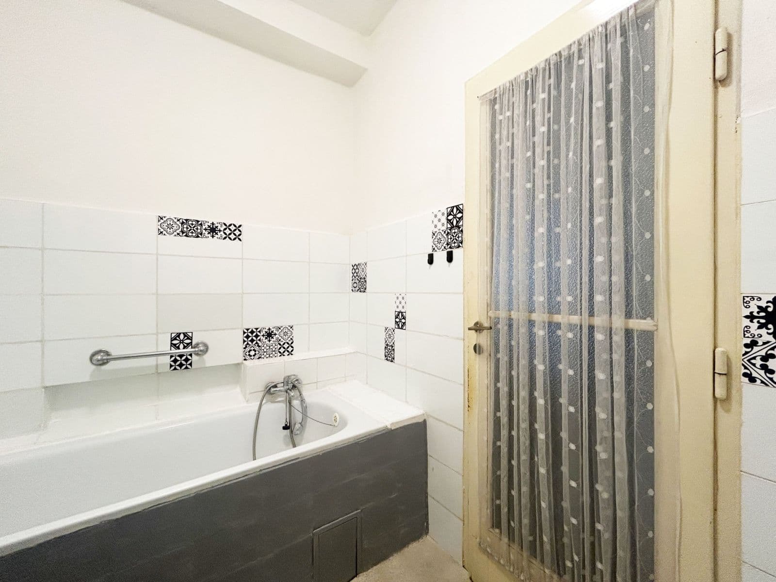 Pronájem bytu 2+1 73 m², Milady Horákové, Praha, Praha Pronájem bytu 2+1 73 m², Milady Horákové, Praha, Praha