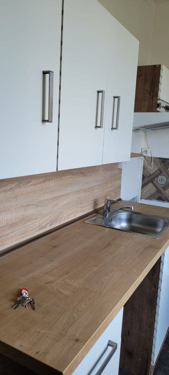 Pronájem bytu 1+1 44 m², tř. Kosmonautů, Olomouc, Olomoucký kraj Pronájem bytu 1+1 44 m², tř. Kosmonautů, Olomouc, Olomoucký kraj