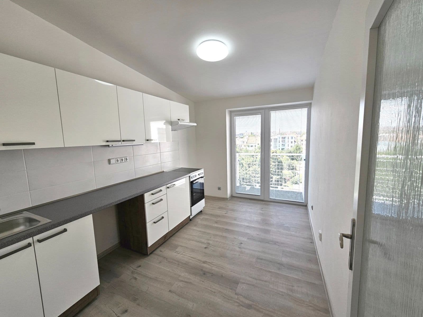 Pronájem bytu 1+1 38 m², Karáskovo náměstí, Brno, Jihomoravský kraj Pronájem bytu 1+1 38 m², Karáskovo náměstí, Brno, Jihomoravský kraj