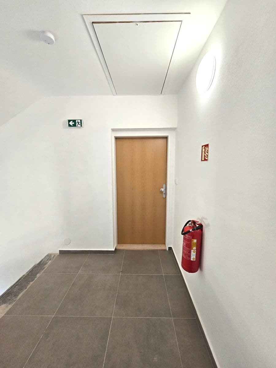 Pronájem bytu 1+1 38 m², Karáskovo náměstí, Brno, Jihomoravský kraj Pronájem bytu 1+1 38 m², Karáskovo náměstí, Brno, Jihomoravský kraj