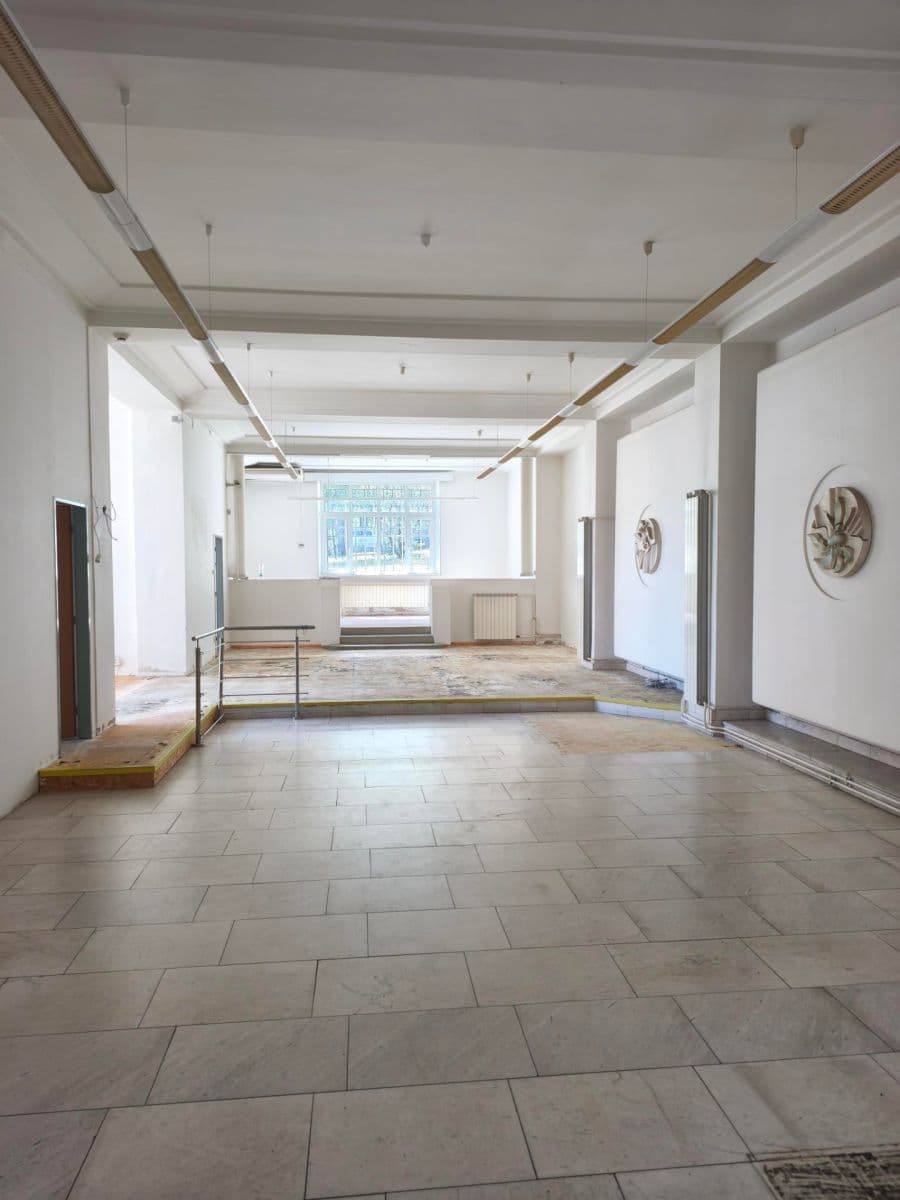 Pronájem nebytového prostoru 187 m², náměstí T. G. Masaryka, Sedlčany, Středočeský kraj Pronájem nebytového prostoru 187 m², náměstí T. G. Masaryka, Sedlčany, Středočeský kraj