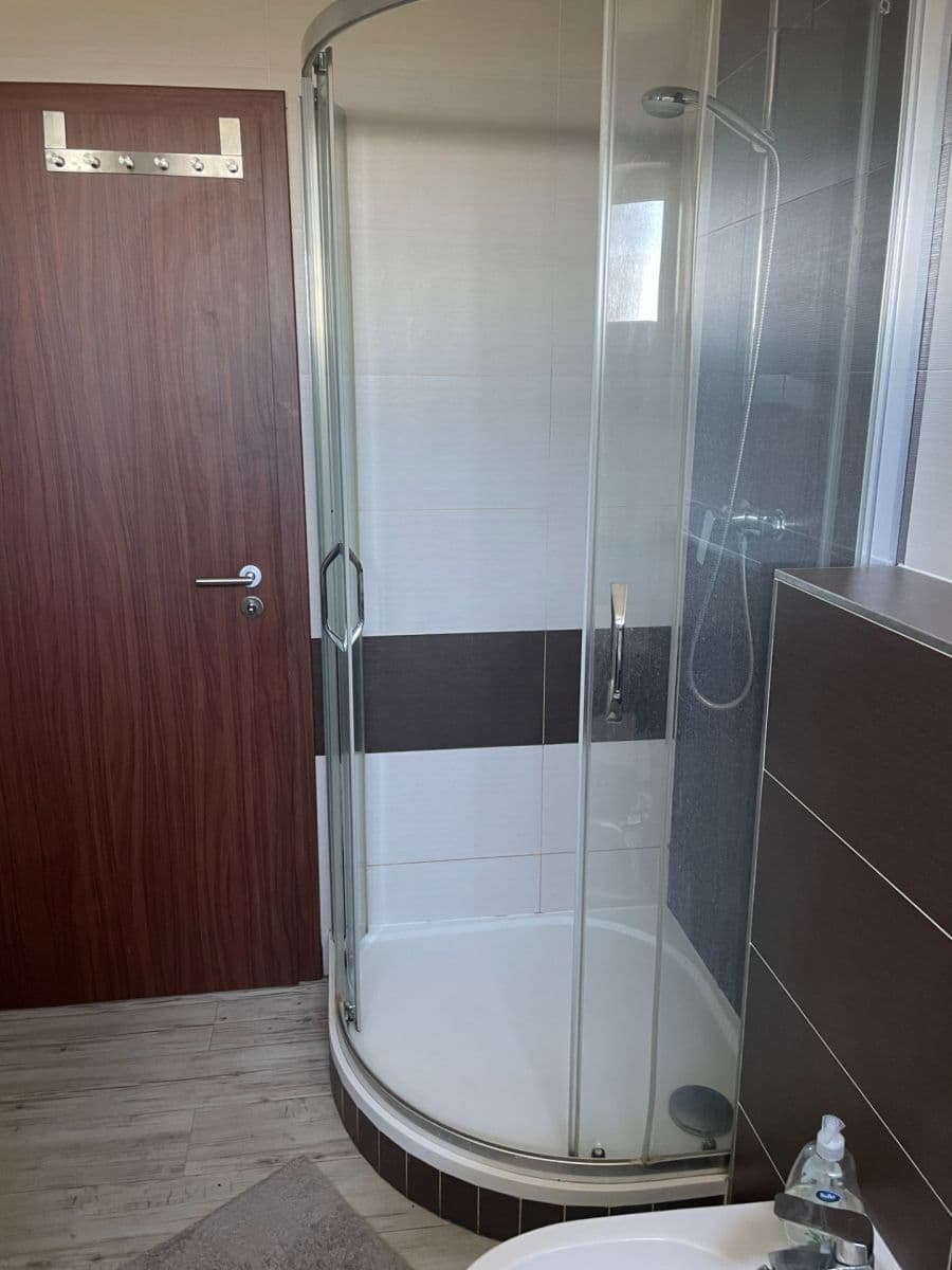 Pronájem domu 120 m², pozemek 900 m², Dobrovice, Středočeský kraj Pronájem domu 120 m², pozemek 900 m², Dobrovice, Středočeský kraj