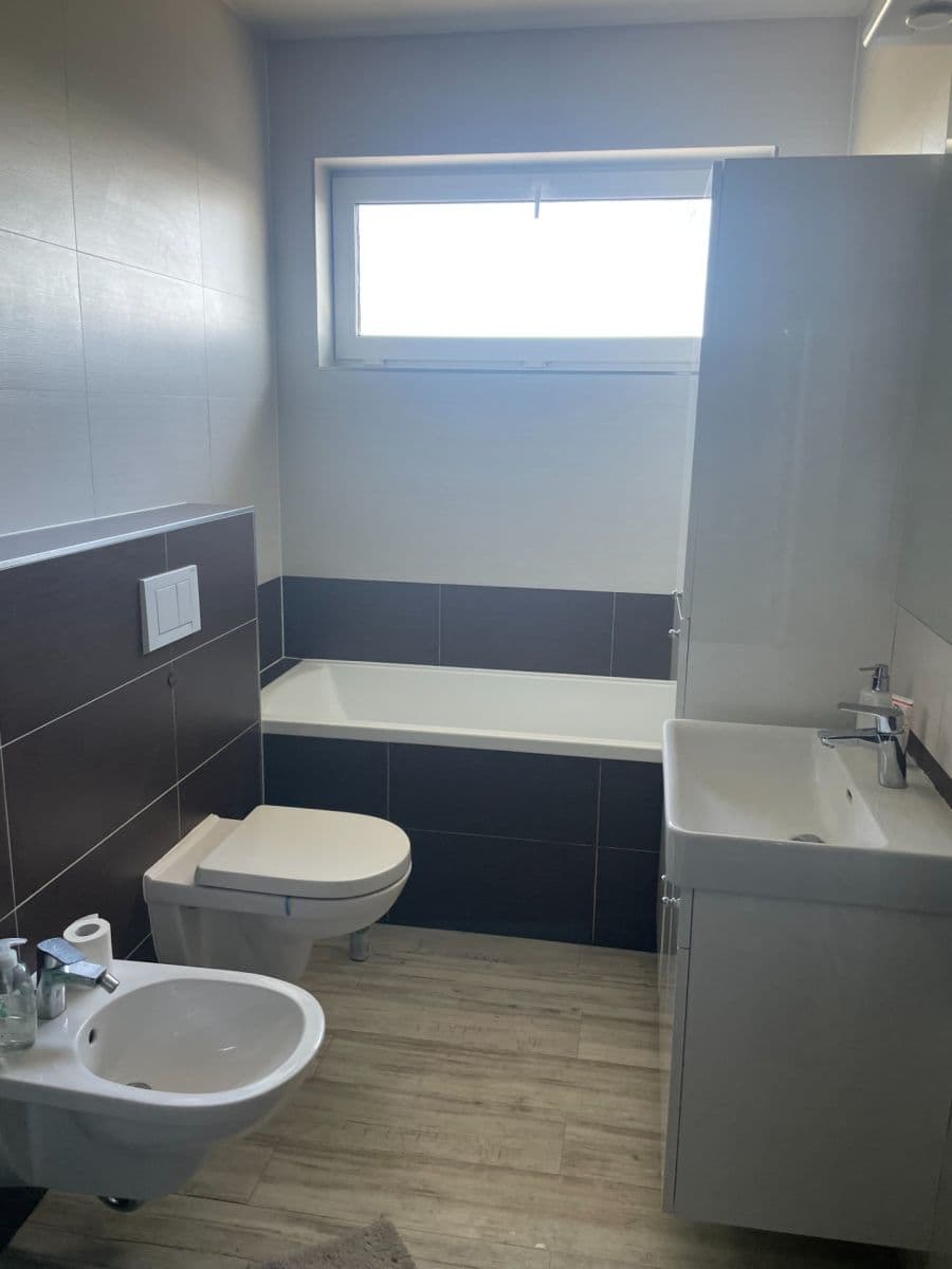 Pronájem domu 120 m², pozemek 900 m², Dobrovice, Středočeský kraj Pronájem domu 120 m², pozemek 900 m², Dobrovice, Středočeský kraj