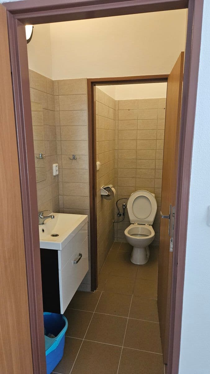Pronájem kanceláře 55 m², V Padolině, Praha, Praha Pronájem kanceláře 55 m², V Padolině, Praha, Praha