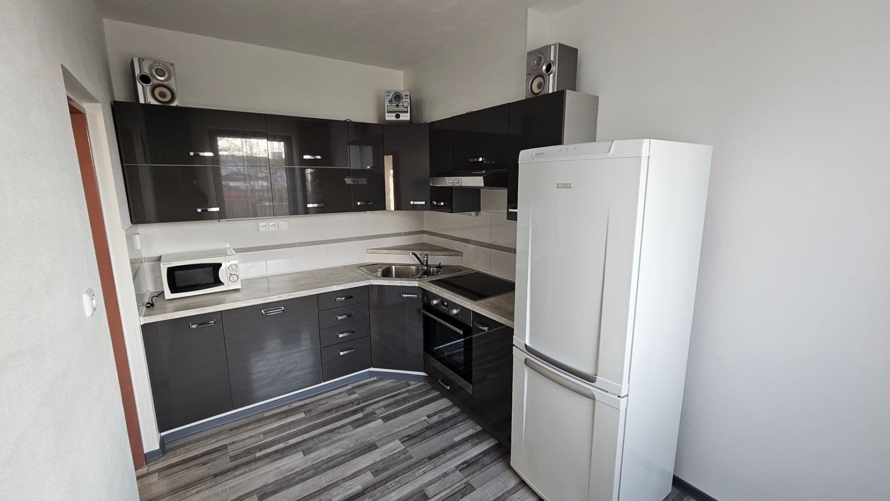 Pronájem kanceláře 55 m², V Padolině, Praha, Praha Pronájem kanceláře 55 m², V Padolině, Praha, Praha
