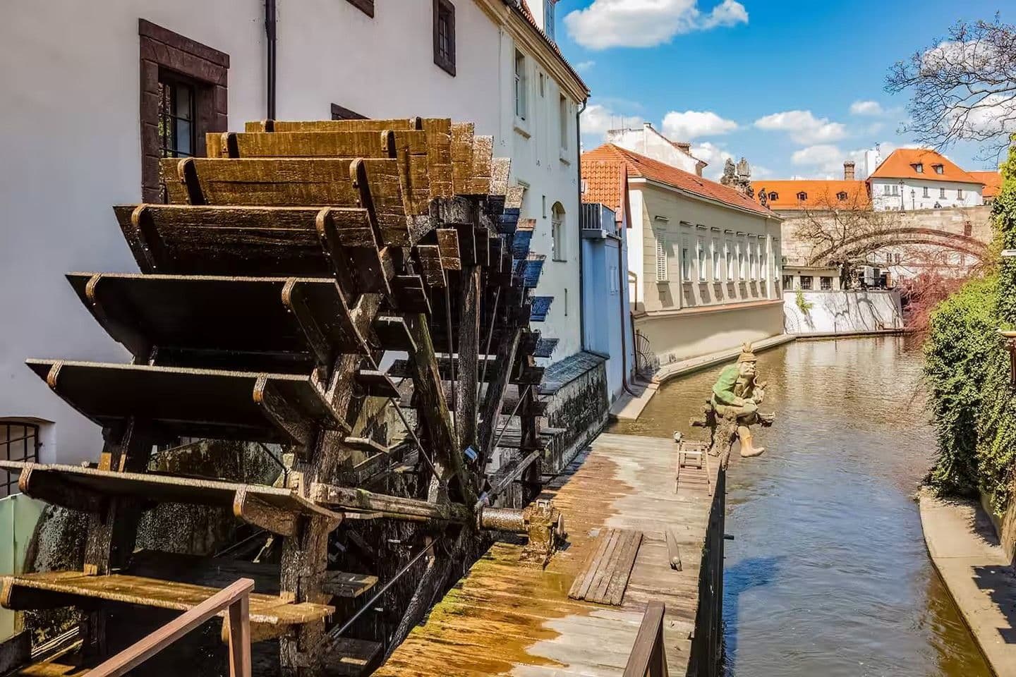 Pronájem bytu 1+kk 37 m², Všehrdova, Praha, Praha Pronájem bytu 1+kk 37 m², Všehrdova, Praha, Praha