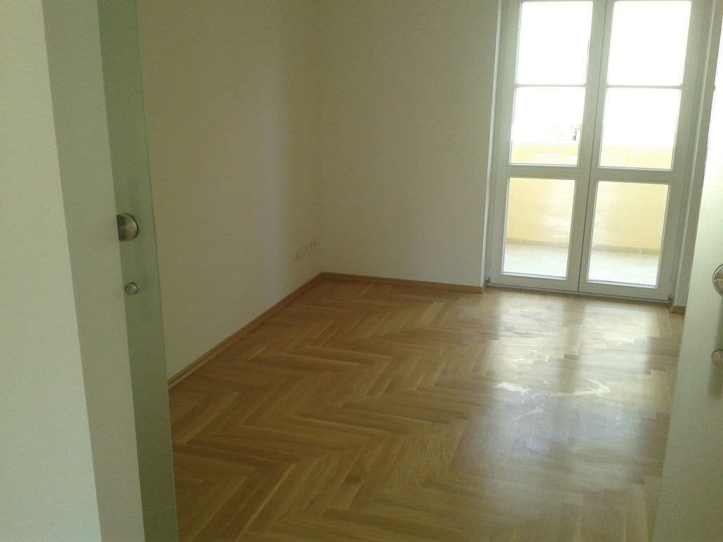 Pronájem bytu 2+1 45 m², Taucha, Sasko Pronájem bytu 2+1 45 m², Taucha, Sasko