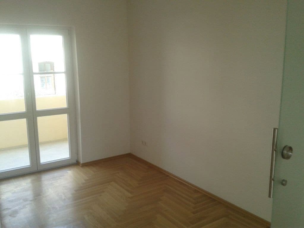 Pronájem bytu 2+1 45 m², Taucha, Sasko Pronájem bytu 2+1 45 m², Taucha, Sasko