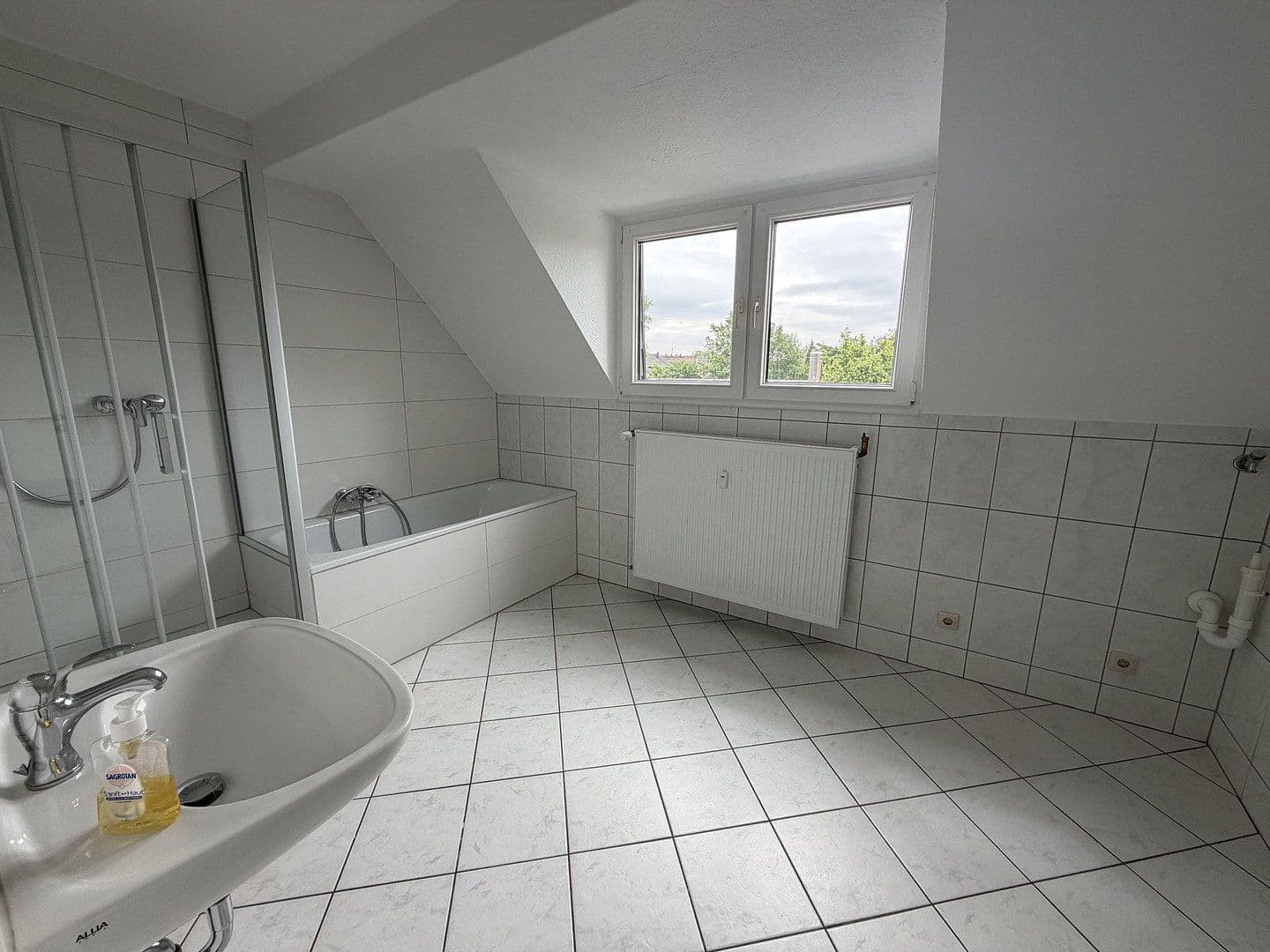 Pronájem bytu 3+1 83 m², Von-der-Mark-Str. 37, Duisburg, Severní Porýní-Vestfálsko Pronájem bytu 3+1 83 m², Von-der-Mark-Str. 37, Duisburg, Severní Porýní-Vestfálsko