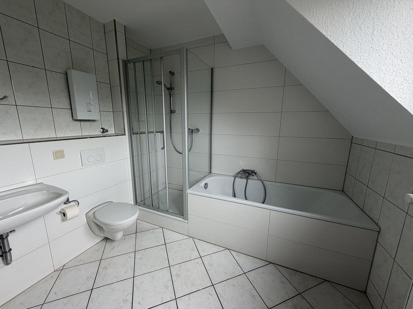 Pronájem bytu 3+1 83 m², Von-der-Mark-Str. 37, Duisburg, Severní Porýní-Vestfálsko Pronájem bytu 3+1 83 m², Von-der-Mark-Str. 37, Duisburg, Severní Porýní-Vestfálsko