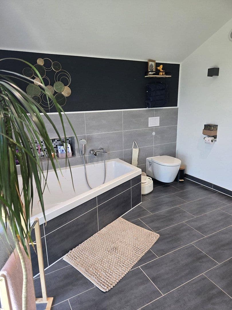 Prodej domu 193 m², pozemek 563 m², Raphaelstraße 1a, Dentlein am Forst, Bavorsko Prodej domu 193 m², pozemek 563 m², Raphaelstraße 1a, Dentlein am Forst, Bavorsko
