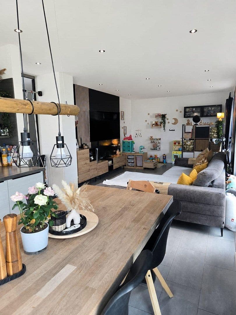 Prodej domu 193 m², pozemek 563 m², Raphaelstraße 1a, Dentlein am Forst, Bavorsko Prodej domu 193 m², pozemek 563 m², Raphaelstraße 1a, Dentlein am Forst, Bavorsko
