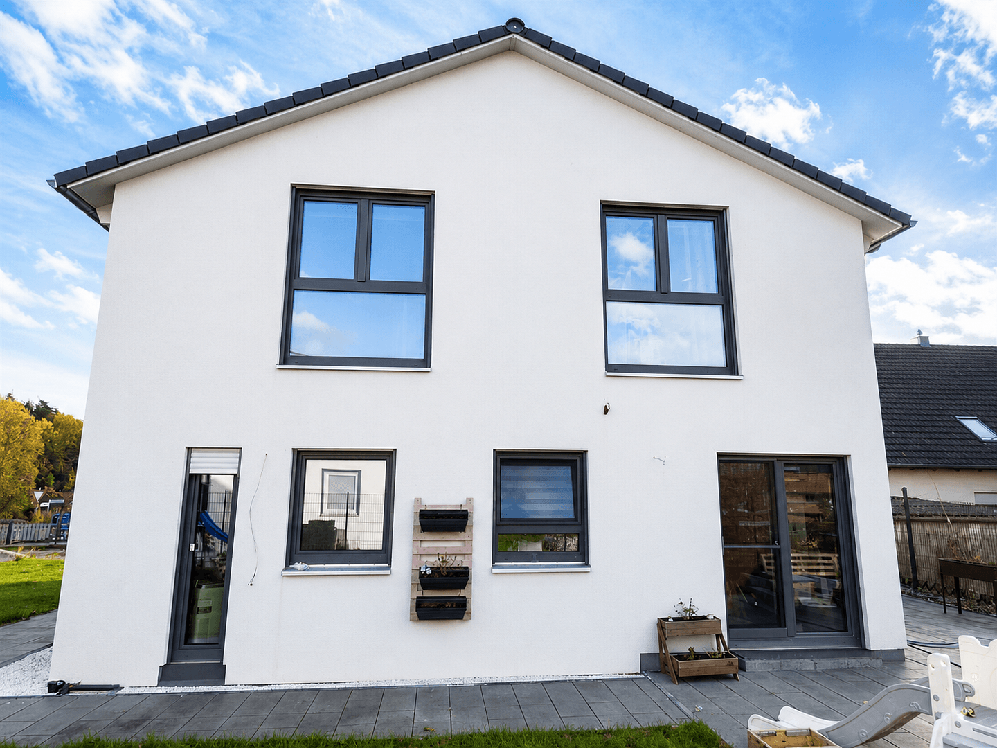 Prodej domu 193 m², pozemek 563 m², Raphaelstraße 1a, Dentlein am Forst, Bavorsko Prodej domu 193 m², pozemek 563 m², Raphaelstraße 1a, Dentlein am Forst, Bavorsko