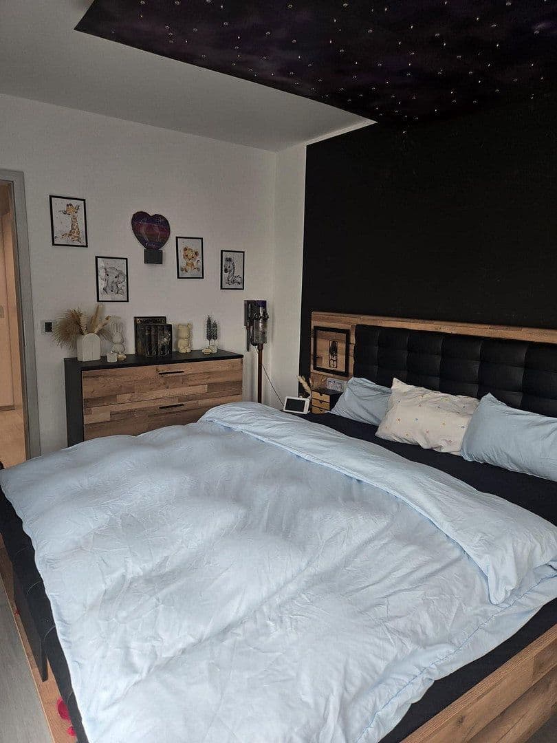 Prodej domu 193 m², pozemek 563 m², Raphaelstraße 1a, Dentlein am Forst, Bavorsko Prodej domu 193 m², pozemek 563 m², Raphaelstraße 1a, Dentlein am Forst, Bavorsko