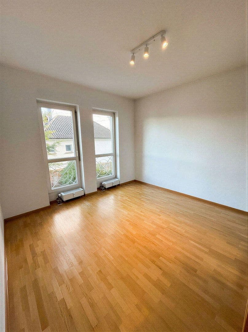 Pronájem bytu 2+1 60 m², Stuttgart, Bádensko-Württembersko Pronájem bytu 2+1 60 m², Stuttgart, Bádensko-Württembersko