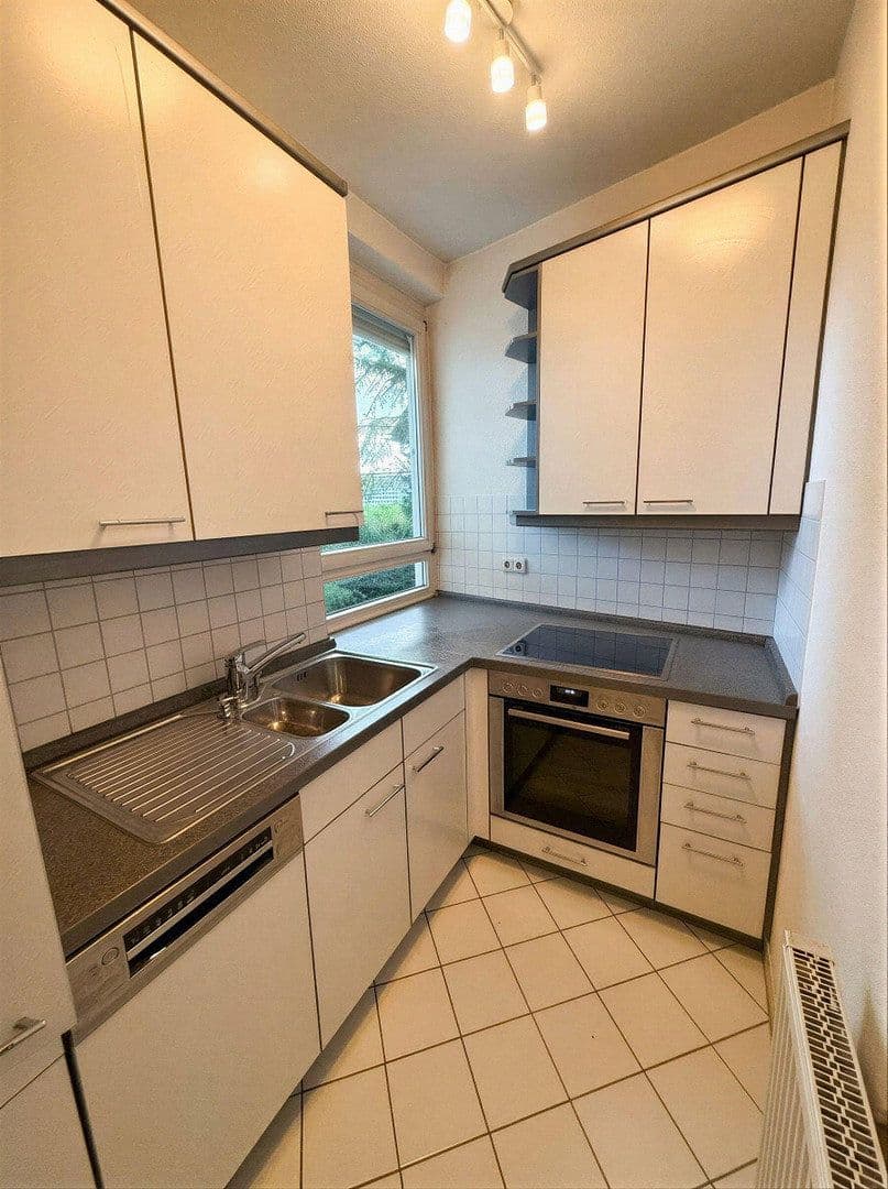 Pronájem bytu 2+1 60 m², Stuttgart, Bádensko-Württembersko Pronájem bytu 2+1 60 m², Stuttgart, Bádensko-Württembersko