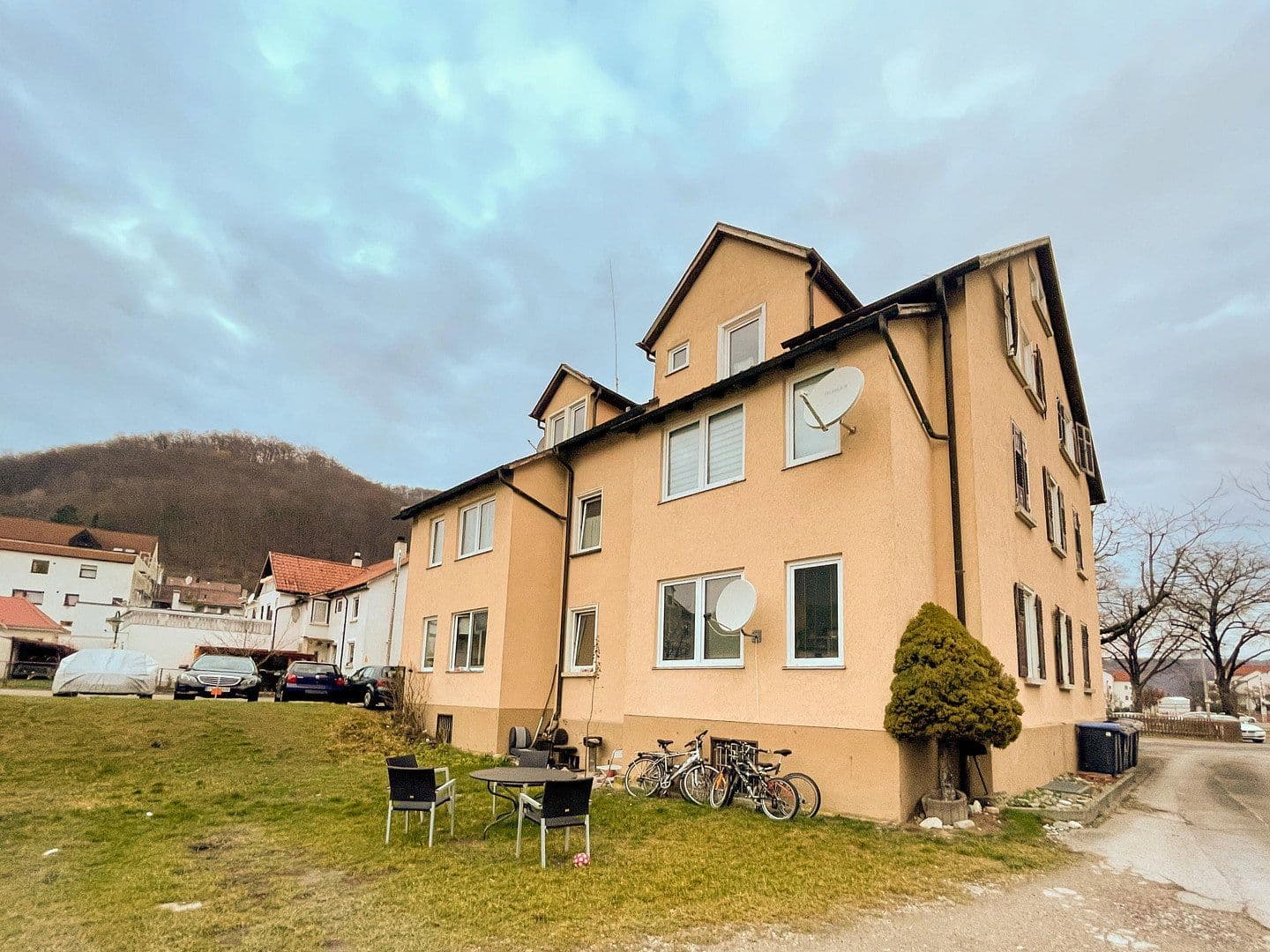 Pronájem bytu 5+1 106 m², Schillerstraße 8, Lichtenstein, Bádensko-Württembersko Pronájem bytu 5+1 106 m², Schillerstraße 8, Lichtenstein, Bádensko-Württembersko