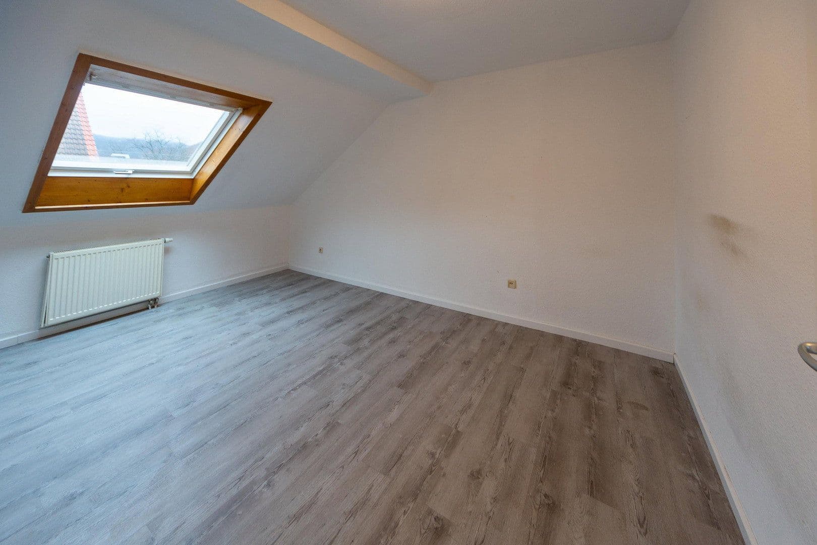 Pronájem bytu 5+1 106 m², Schillerstraße 8, Lichtenstein, Bádensko-Württembersko Pronájem bytu 5+1 106 m², Schillerstraße 8, Lichtenstein, Bádensko-Württembersko