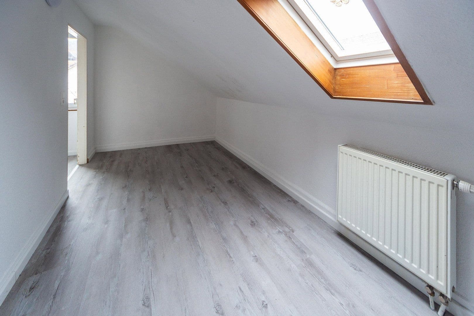 Pronájem bytu 5+1 106 m², Schillerstraße 8, Lichtenstein, Bádensko-Württembersko Pronájem bytu 5+1 106 m², Schillerstraße 8, Lichtenstein, Bádensko-Württembersko