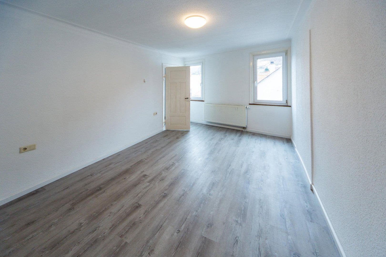Pronájem bytu 5+1 106 m², Schillerstraße 8, Lichtenstein, Bádensko-Württembersko Pronájem bytu 5+1 106 m², Schillerstraße 8, Lichtenstein, Bádensko-Württembersko