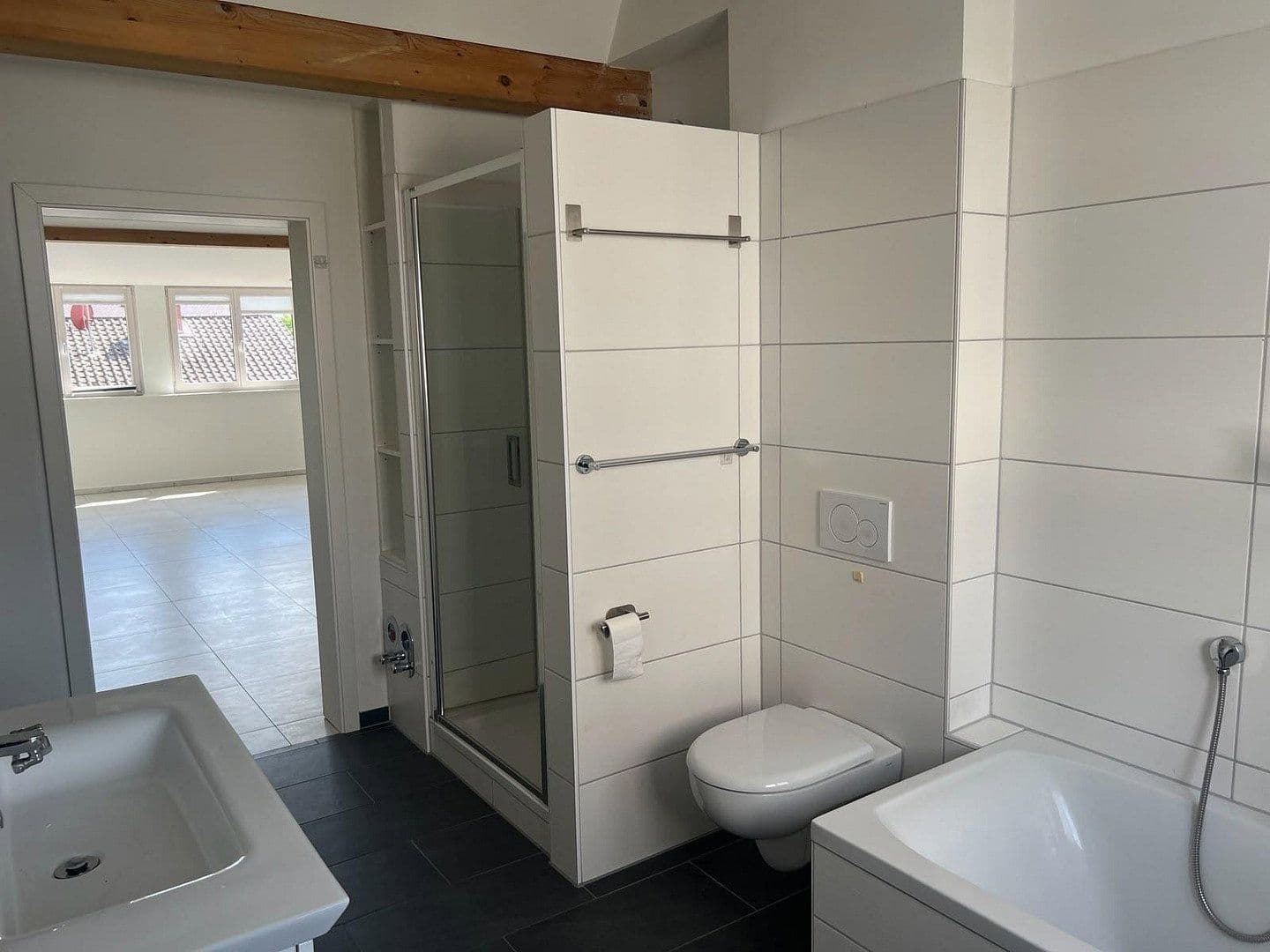Pronájem bytu 3+1 92 m², Eggenstein-Leopoldshafen, Bádensko-Württembersko Pronájem bytu 3+1 92 m², Eggenstein-Leopoldshafen, Bádensko-Württembersko