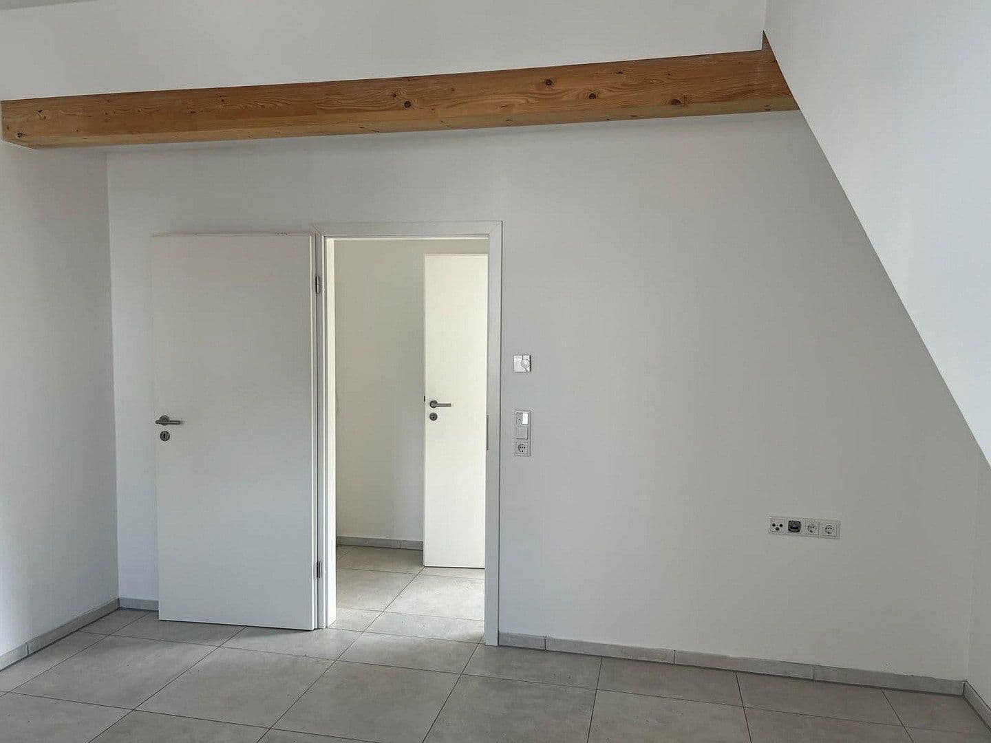 Pronájem bytu 3+1 92 m², Eggenstein-Leopoldshafen, Bádensko-Württembersko Pronájem bytu 3+1 92 m², Eggenstein-Leopoldshafen, Bádensko-Württembersko