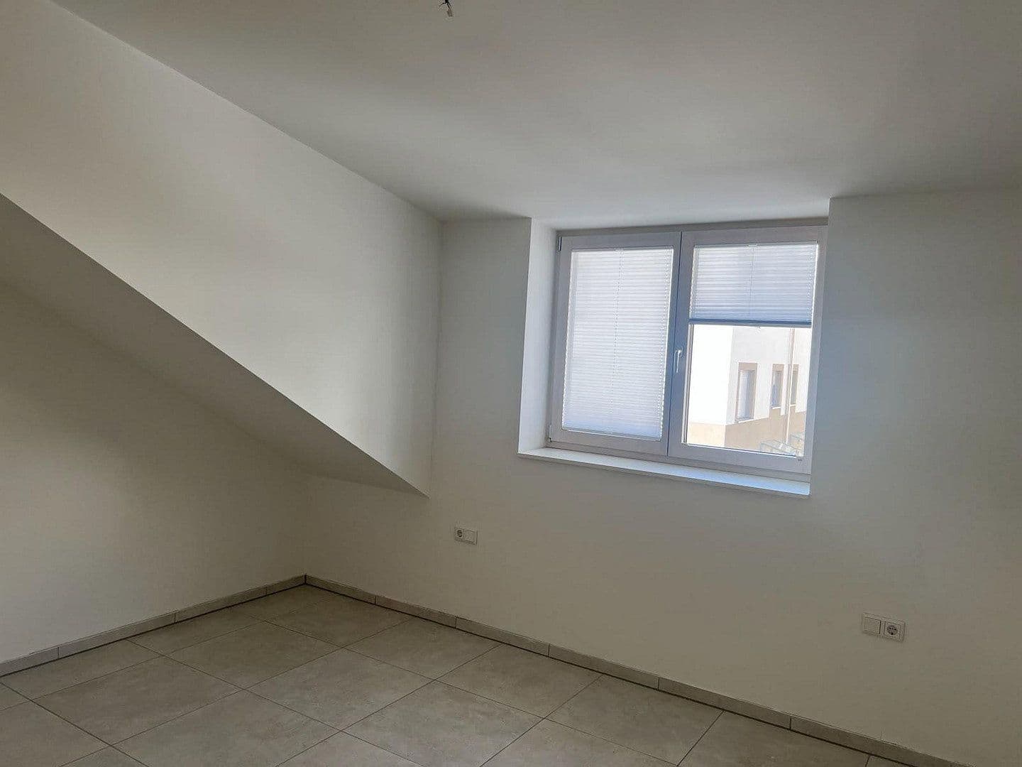 Pronájem bytu 3+1 92 m², Eggenstein-Leopoldshafen, Bádensko-Württembersko Pronájem bytu 3+1 92 m², Eggenstein-Leopoldshafen, Bádensko-Württembersko