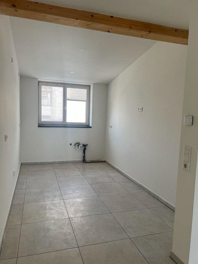 Pronájem bytu 3+1 92 m², Eggenstein-Leopoldshafen, Bádensko-Württembersko Pronájem bytu 3+1 92 m², Eggenstein-Leopoldshafen, Bádensko-Württembersko