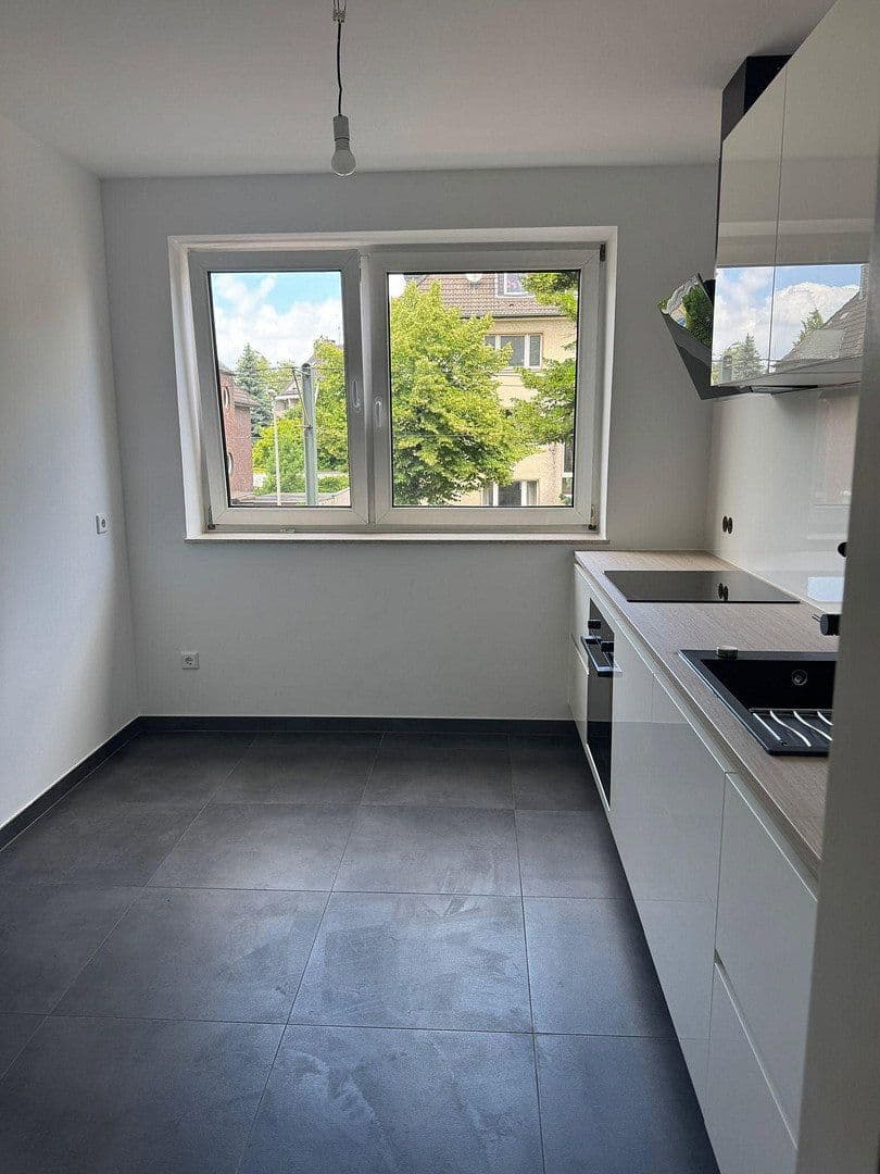 Pronájem bytu 3+1 89 m², Heerdter Landstr. 11, Düsseldorf, Severní Porýní-Vestfálsko Pronájem bytu 3+1 89 m², Heerdter Landstr. 11, Düsseldorf, Severní Porýní-Vestfálsko