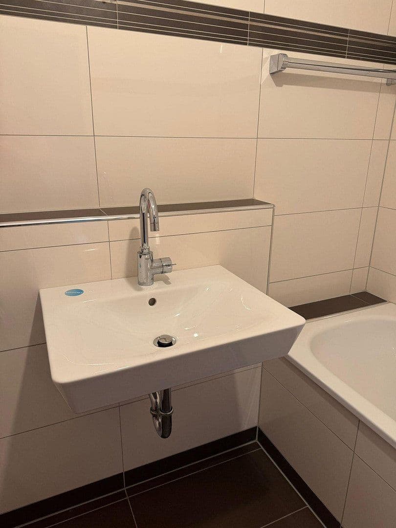 Pronájem bytu 3+1 89 m², Heerdter Landstr. 11, Düsseldorf, Severní Porýní-Vestfálsko Pronájem bytu 3+1 89 m², Heerdter Landstr. 11, Düsseldorf, Severní Porýní-Vestfálsko