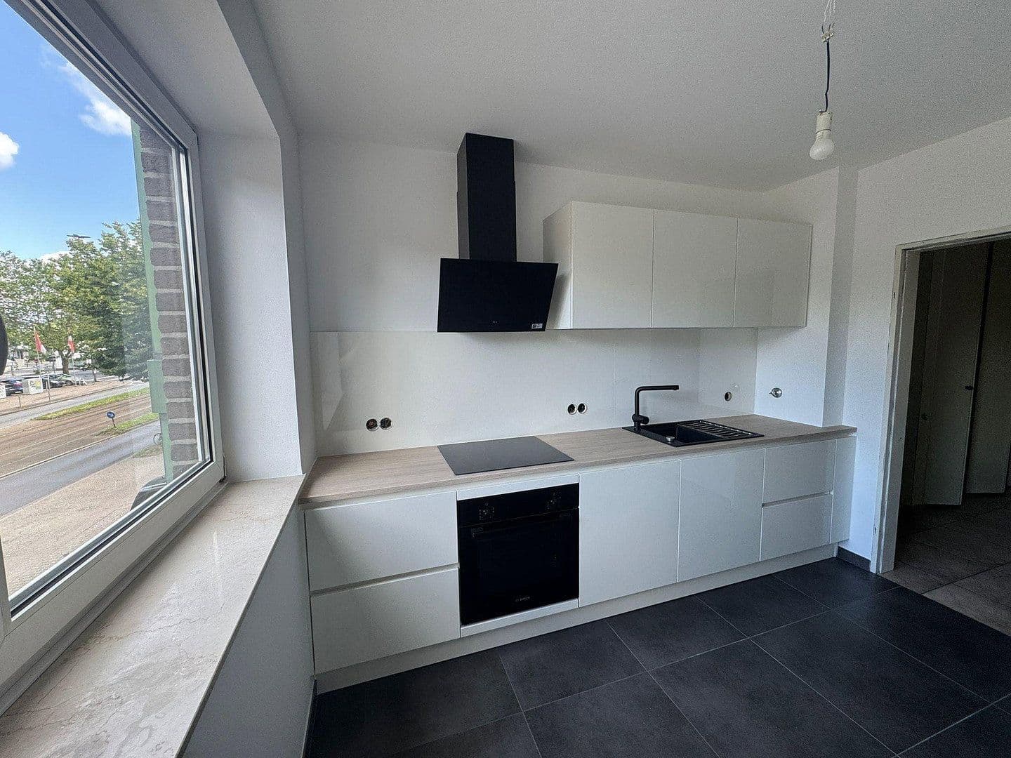 Pronájem bytu 3+1 89 m², Heerdter Landstr. 11, Düsseldorf, Severní Porýní-Vestfálsko Pronájem bytu 3+1 89 m², Heerdter Landstr. 11, Düsseldorf, Severní Porýní-Vestfálsko