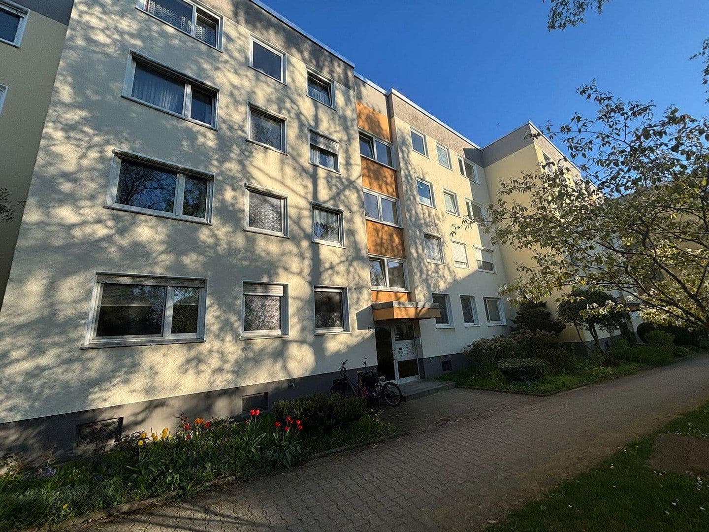 Pronájem bytu 3+1 82 m², Konrad-Adenauer-Str. 9, Fürstenfeldbruck, Bavorsko Pronájem bytu 3+1 82 m², Konrad-Adenauer-Str. 9, Fürstenfeldbruck, Bavorsko
