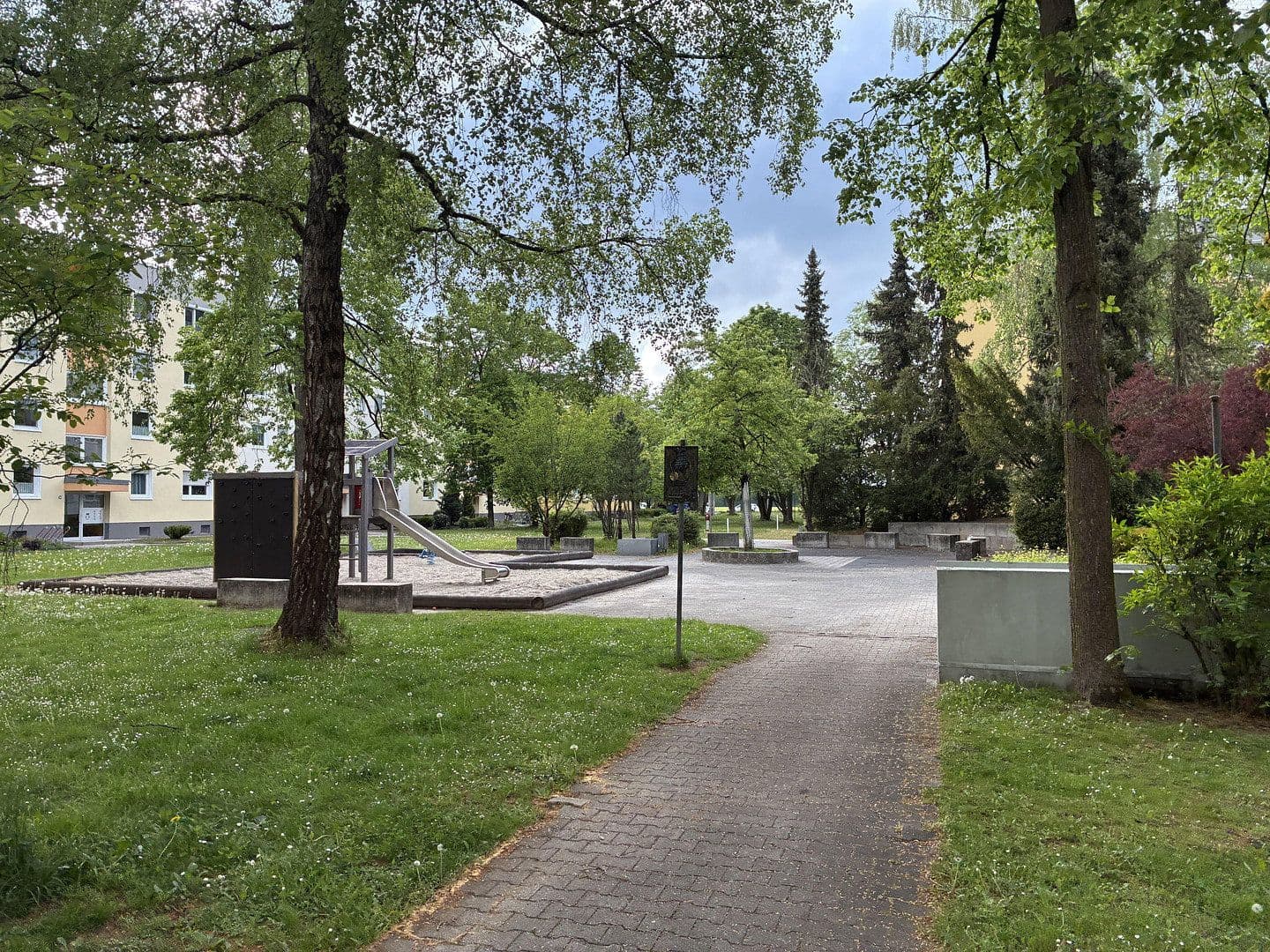 Pronájem bytu 3+1 82 m², Konrad-Adenauer-Str. 9, Fürstenfeldbruck, Bavorsko Pronájem bytu 3+1 82 m², Konrad-Adenauer-Str. 9, Fürstenfeldbruck, Bavorsko