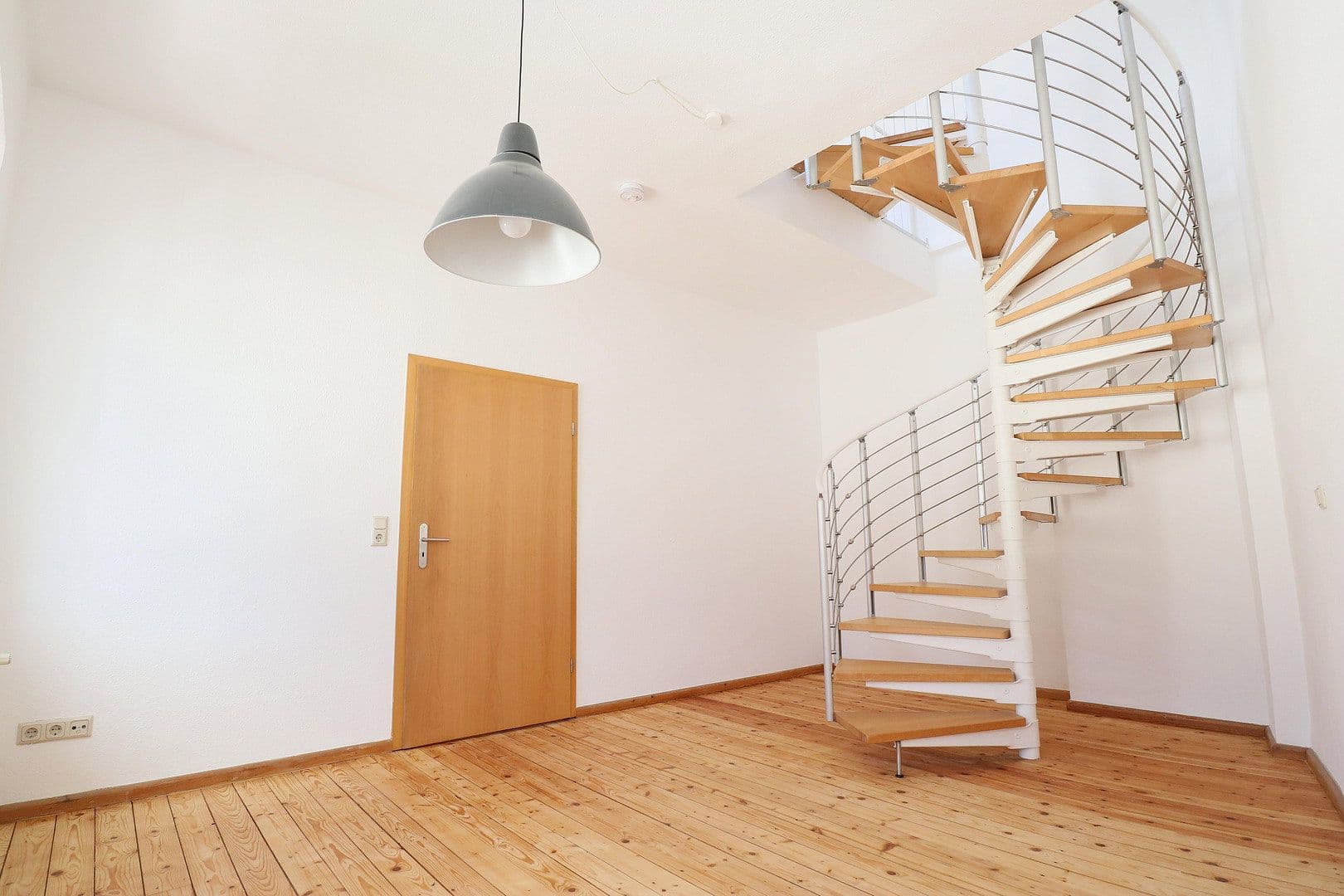 Prodej bytu 3+1 104 m², Eldenaer Straße 19, Berlin, Berlín Prodej bytu 3+1 104 m², Eldenaer Straße 19, Berlin, Berlín