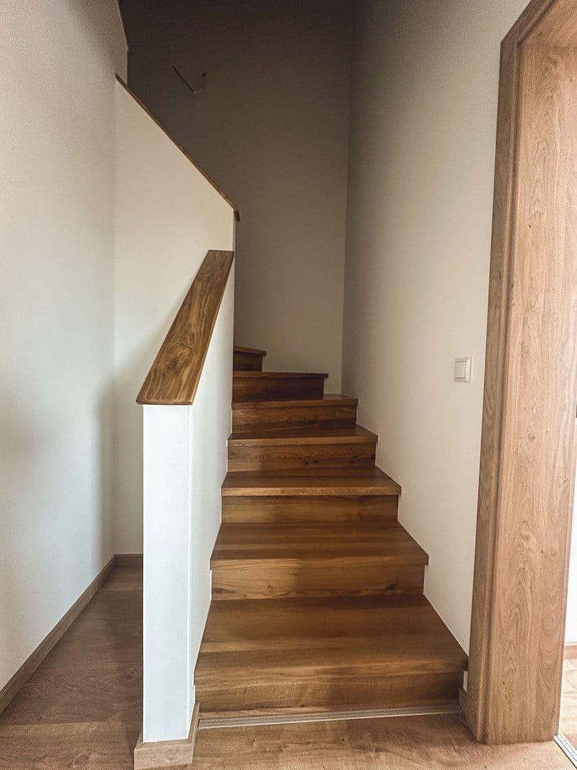 Prodej domu 150 m², pozemek 375 m², Pfanzeltstraße 3, Wallersdorf, Bavorsko Prodej domu 150 m², pozemek 375 m², Pfanzeltstraße 3, Wallersdorf, Bavorsko