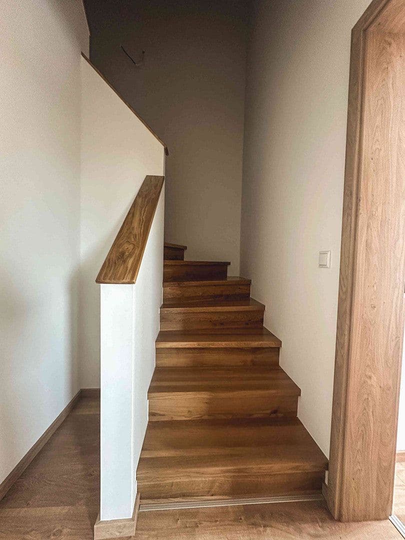 Prodej domu 153 m², pozemek 196 m², Pfanzeltstraße 3a, Wallersdorf, Bavorsko Prodej domu 153 m², pozemek 196 m², Pfanzeltstraße 3a, Wallersdorf, Bavorsko
